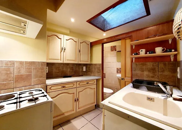 Entier Chez Lea Et Brevia *